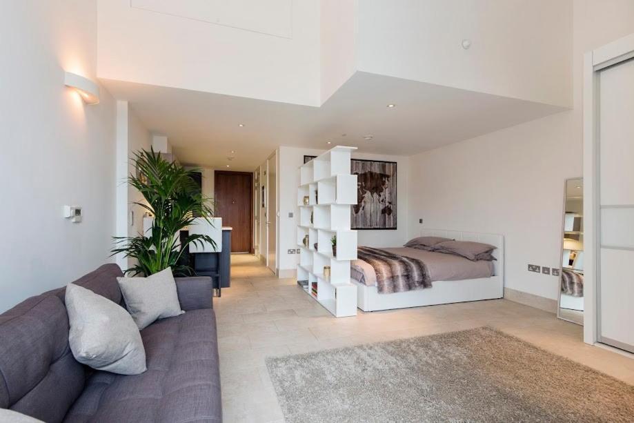 Elegant Penthouse Retreat Near Bridgecheckhostprofile Appartamento Londra