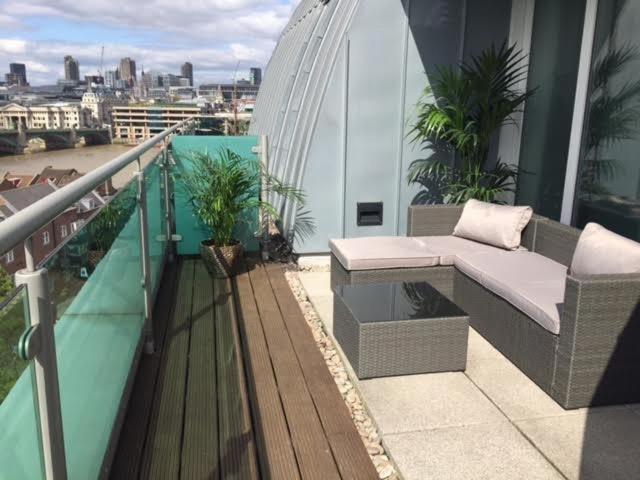 Elegant Penthouse Retreat Near Bridgecheckhostprofile Londra